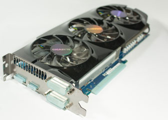 3連ファンのビデオカード GeForce GTX670